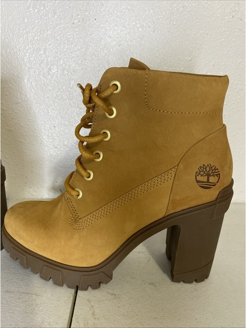 Timberland Women's Tan Suede Boots Size 7 Used 1x - Picture 5 of 12